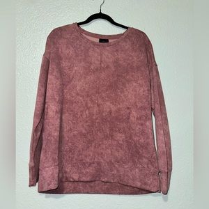 Brand is 32 heat. Size is small, is oversized. It’s a purple.